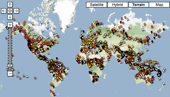 Carte du monde sur laquelle sont notées les langues menacées d'extinction à différents niveaux et les langues éteintes.